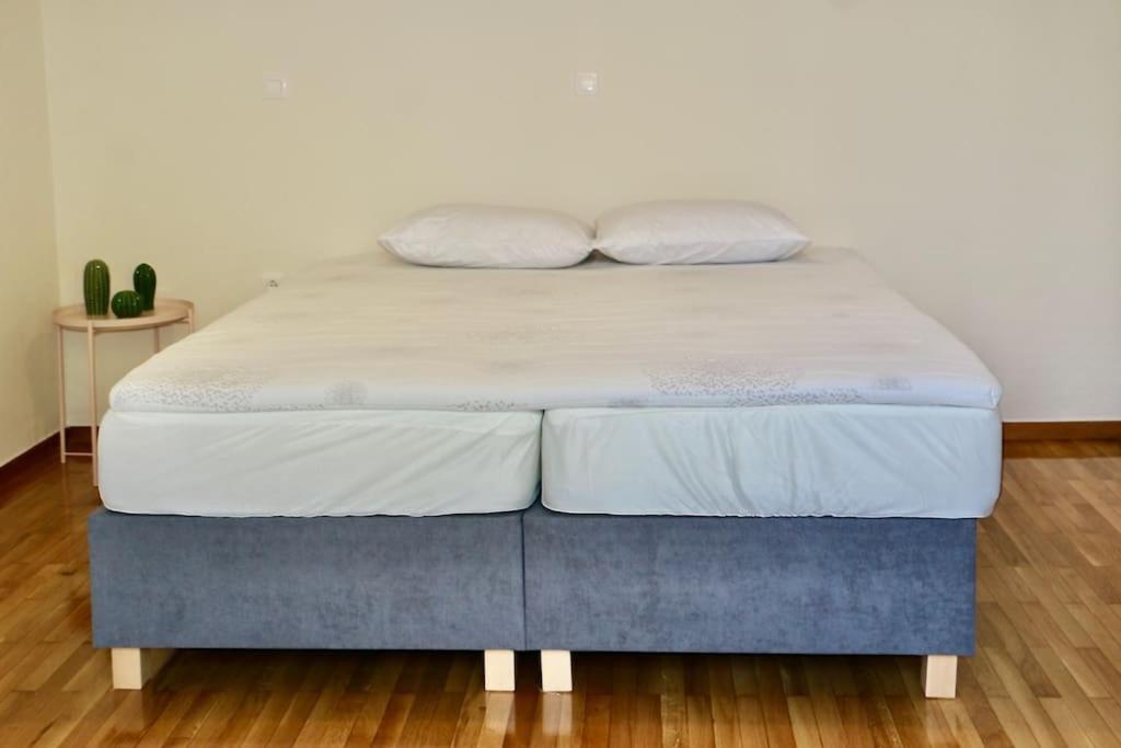 Glyfada Path Of Poets Apartment เอเธนส์ ภายนอก รูปภาพ