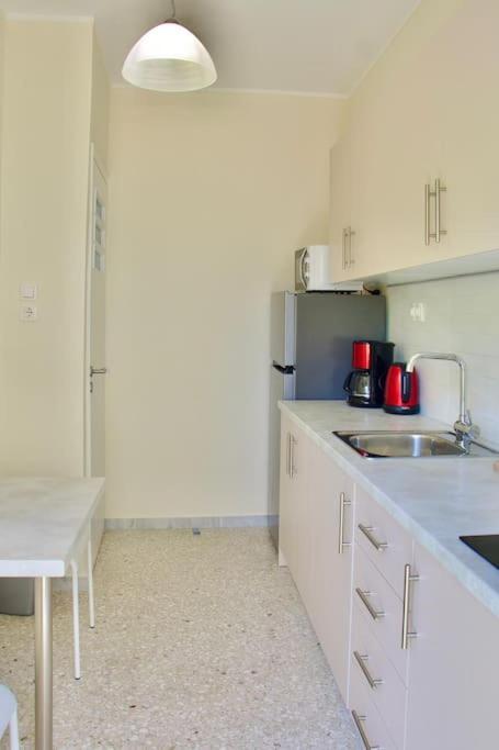 Glyfada Path Of Poets Apartment เอเธนส์ ภายนอก รูปภาพ