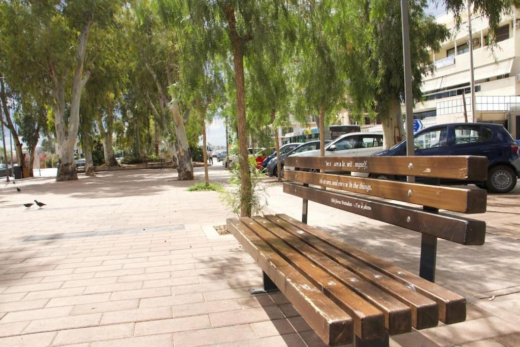 Glyfada Path Of Poets Apartment เอเธนส์ ภายนอก รูปภาพ