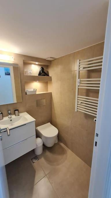 Glyfada Path Of Poets Apartment เอเธนส์ ภายนอก รูปภาพ